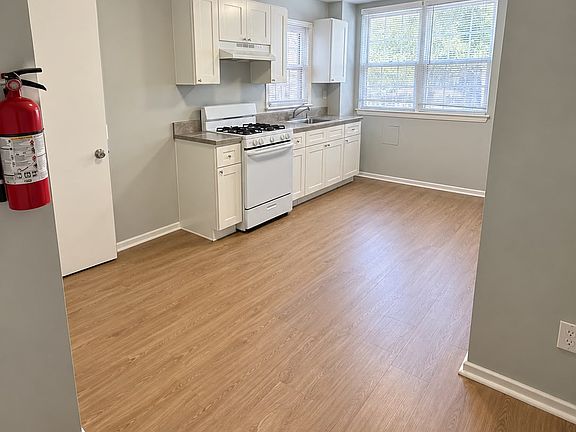 3rd image of 18 Park Pl