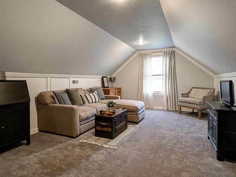 619 E Jeffrey Pl — Photo 21