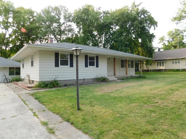 318 3rd St SE, Renville, MN 56284