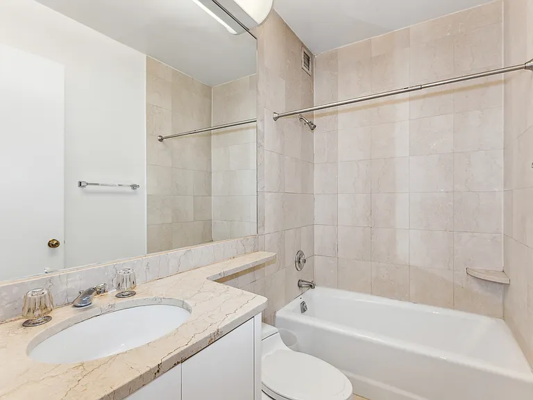 200 E 69th St #8J — Photo 5