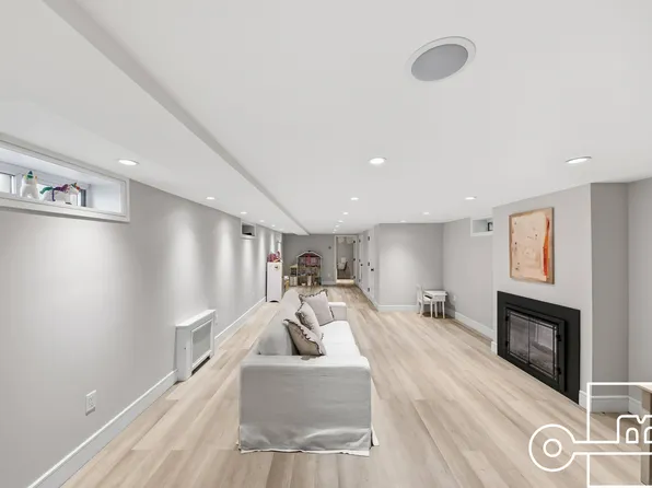 1253 East 28th Street image 21 of 24