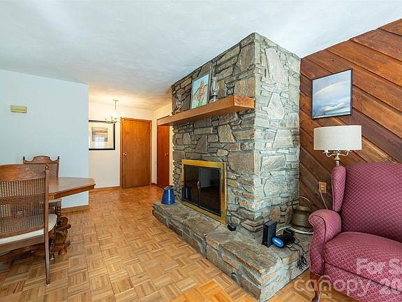 3rd image of 35 Upper Moffitt Rd
