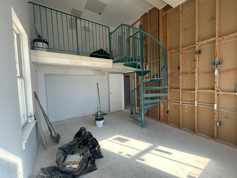 1031 E Monument St #7 — Photo 6