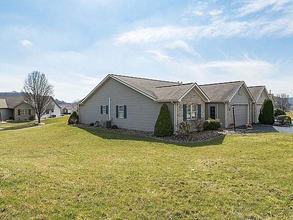 2nd image of 15 Medinah Ct