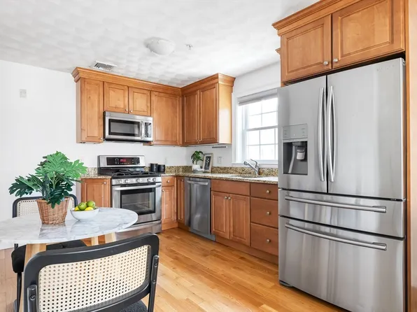 25 Cross St #4, Somerville, MA 02145