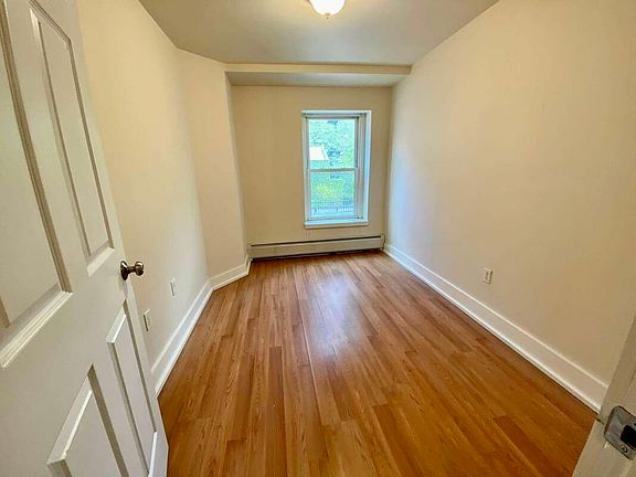 4th image of 797 Lexington Ave #5S