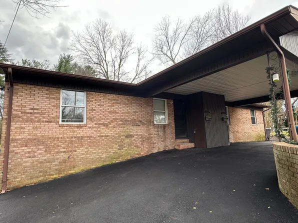 623 Alexander St, Statesville, NC 28677