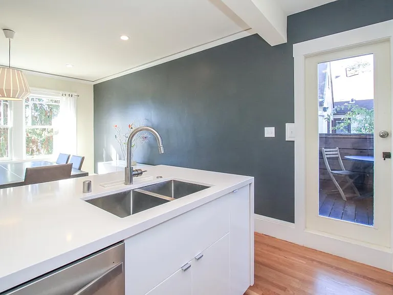 2403 Hillside Ave — Photo 5