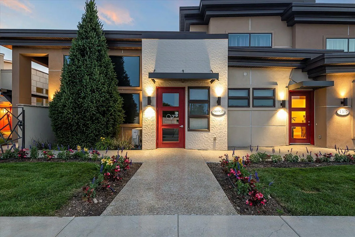 Verraso Village Townhomes — Photo 2