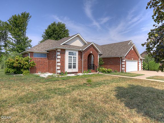 2nd image of 1624 Lakeview Dr