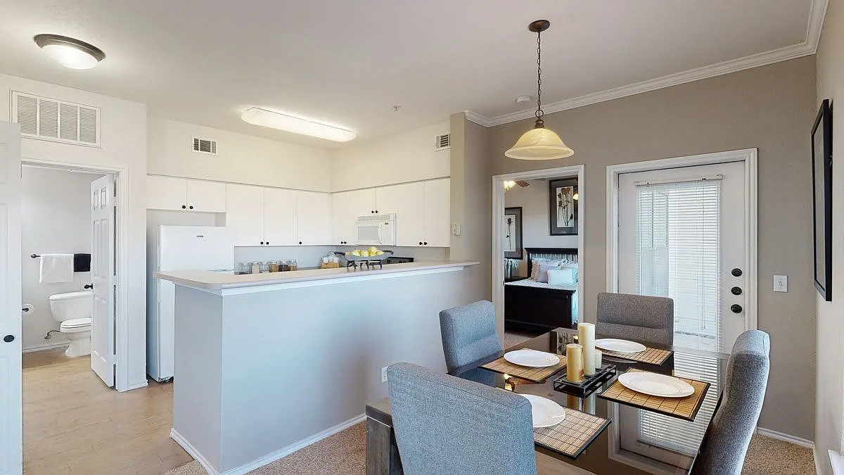Stoneleigh on May Apartment Homes — Photo 4