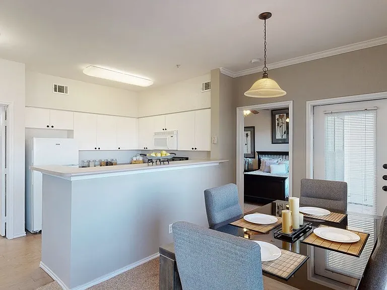 Stoneleigh on May Apartment Homes — Photo 4