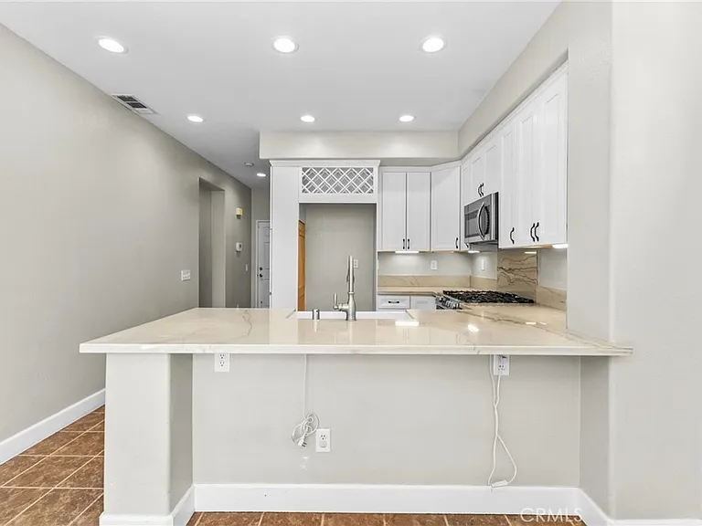 28403 Ravenna St — Photo 9