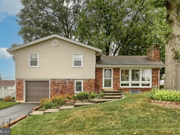 817 Yverdon Dr, Camp Hill, PA 17011