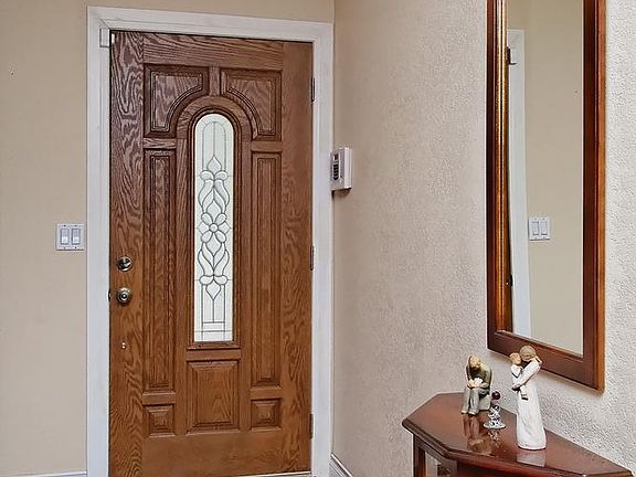 4th image of 743 N Greenbriar Ave