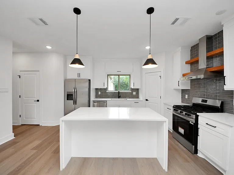 5630 Dolores St — Photo 15