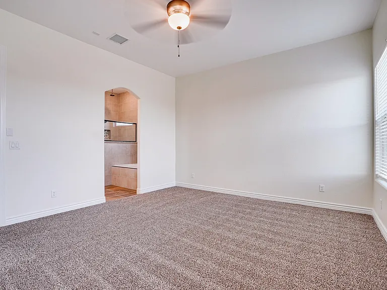 392 Frodsham St — Photo 14