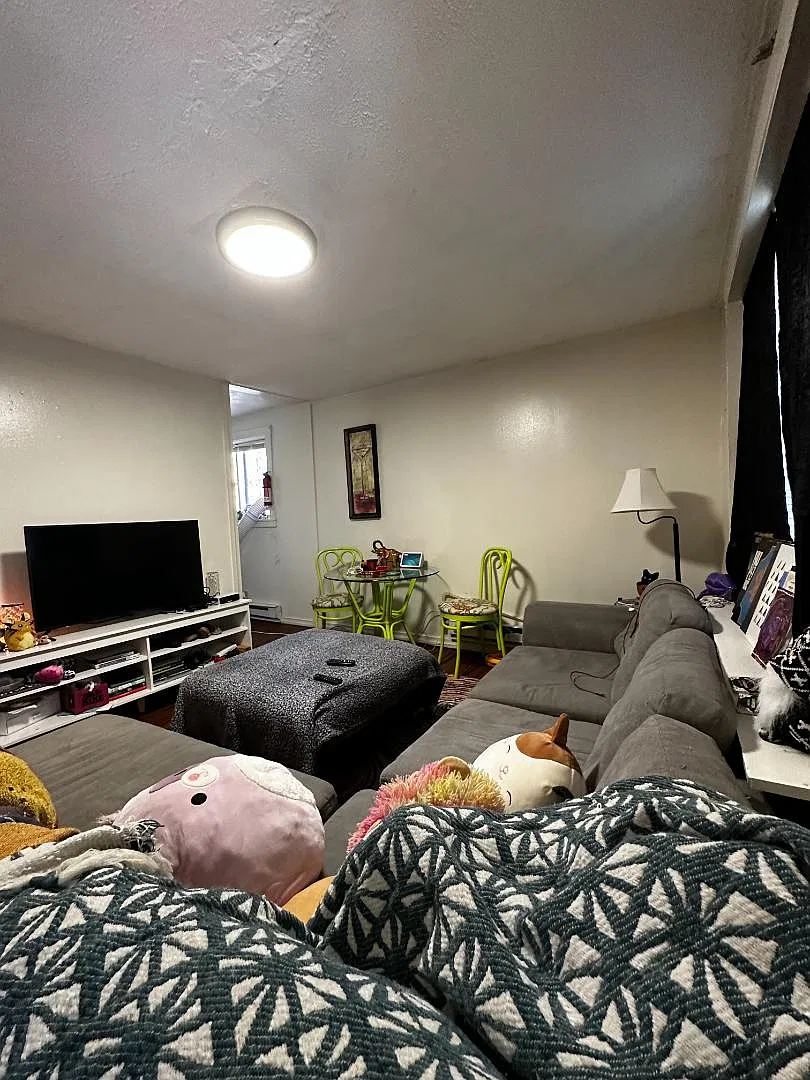 763 Garrison Avenue - 763 Garrison Avenue — Photo 3