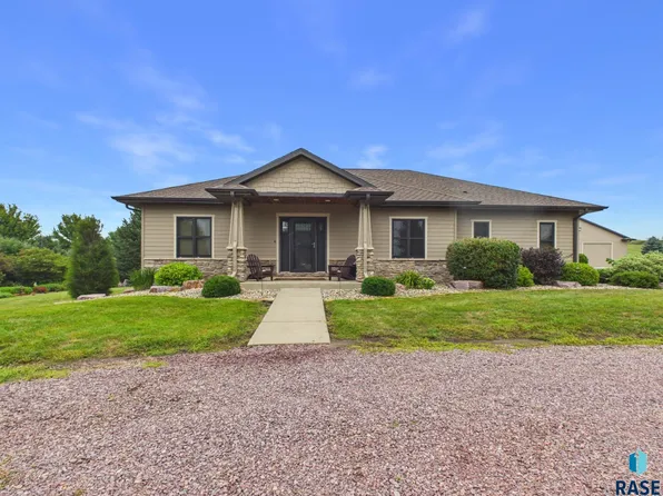 26395 McHardy Cir, Valley Springs, SD 57068
