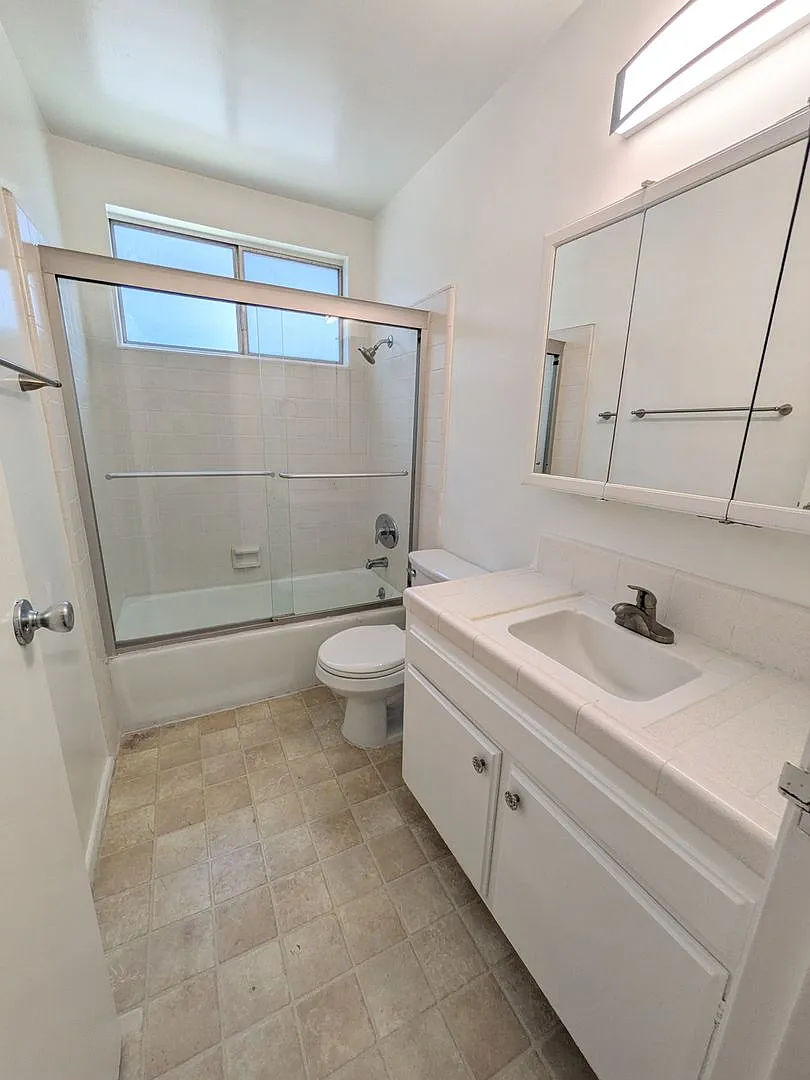 Hayworth - 648 — Photo 1
