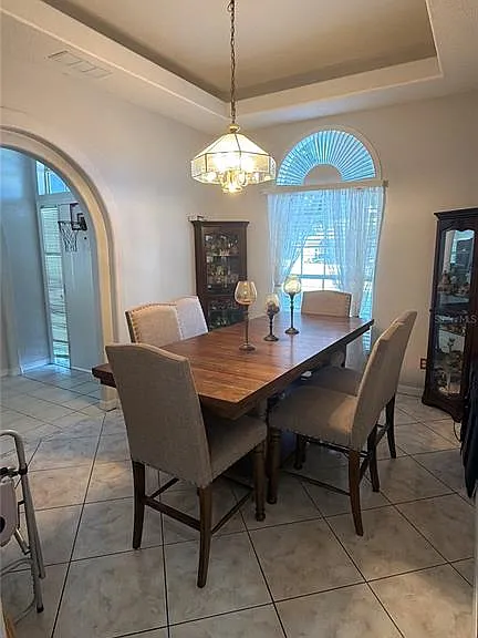 2618 Hawthorne Ln — Photo 3