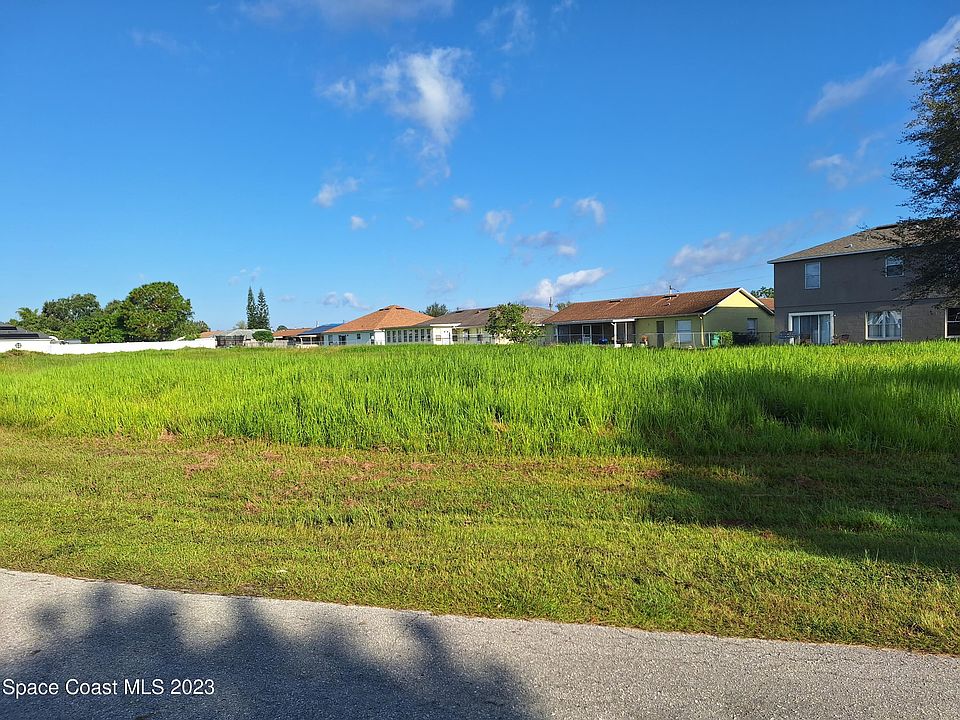 2nd image of 729 Leonardo Ct