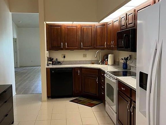 2nd image of 425 Charter Way Dr