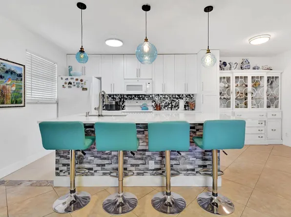 1232 Club Drive W #D, Delray Beach, FL 33445