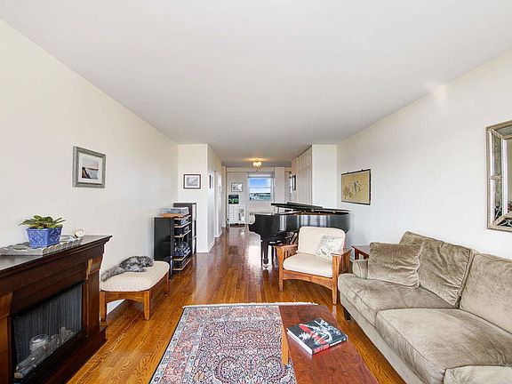 3rd image of 5900 Arlington Ave APT 12T