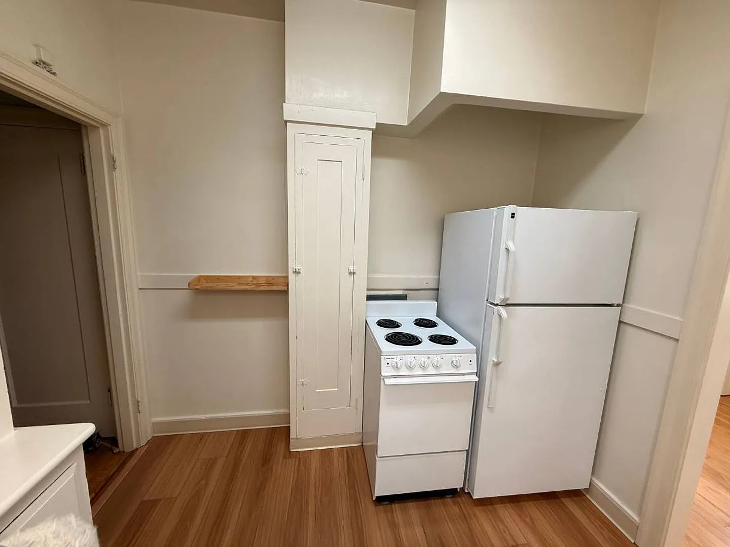 2br - 780ft2 - Prime location! One block to UCB — Photo 4