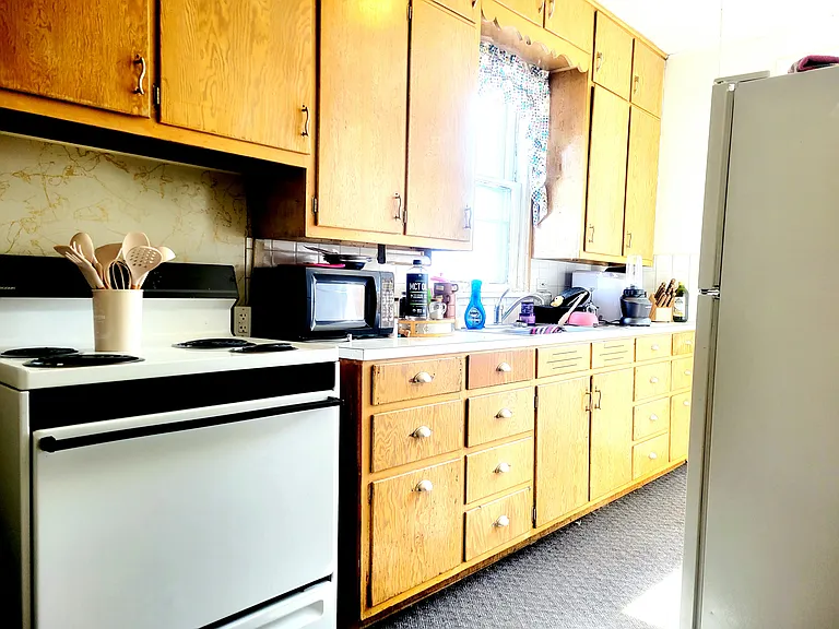 207 E 4th St #1 — Photo 13