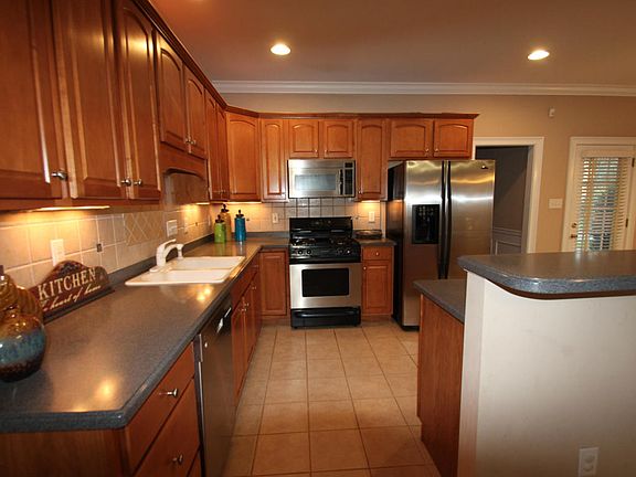 5th image of 943 Andover View Ln