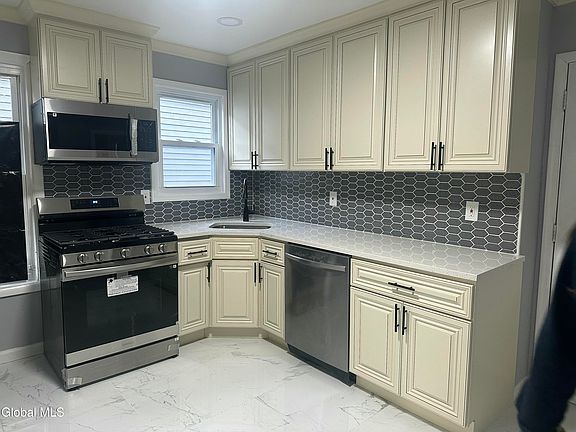 5th image of 740 Hamilton Street