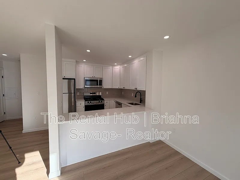 1 bed, 1.0 bath, $2,950 — Photo 2
