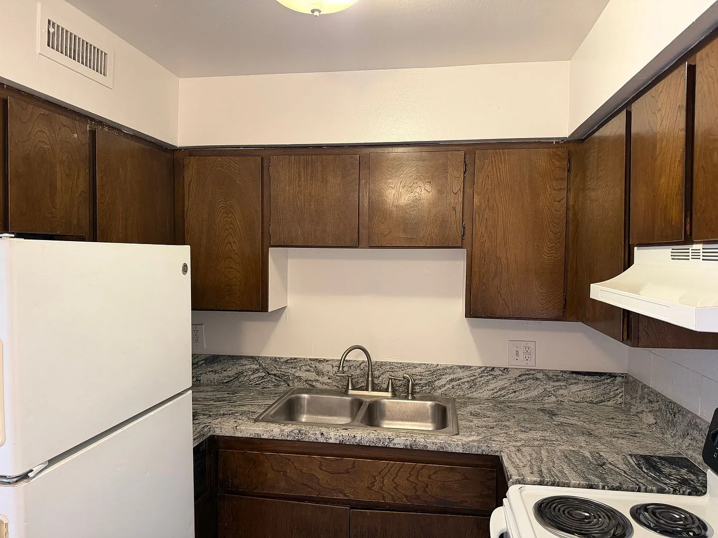 2 Bedroom 1 Bath In Central Las Vegas — Photo 3