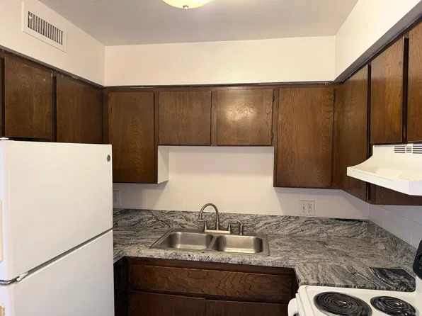 595 S Royal Crest Cir, Las Vegas, NV