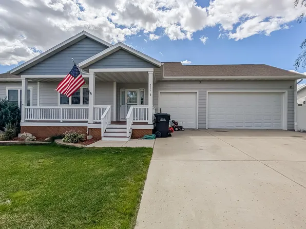 3225 Prairie Commons St, Williston, ND 58801