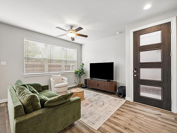 5th image of 9808 Rugged Oaks Dr