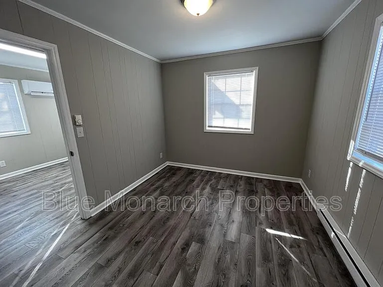 208 W Chestnut St #B — Photo 5