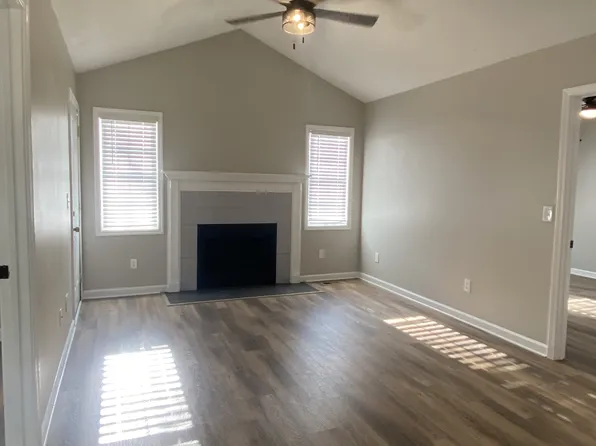 145 Viking Dr, Calhoun, GA
