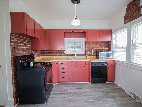 2nd image of 110 Orchard Ave