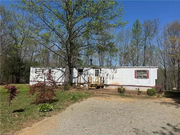 1156 Hg Lewis Rd, Thurmond, NC 28683