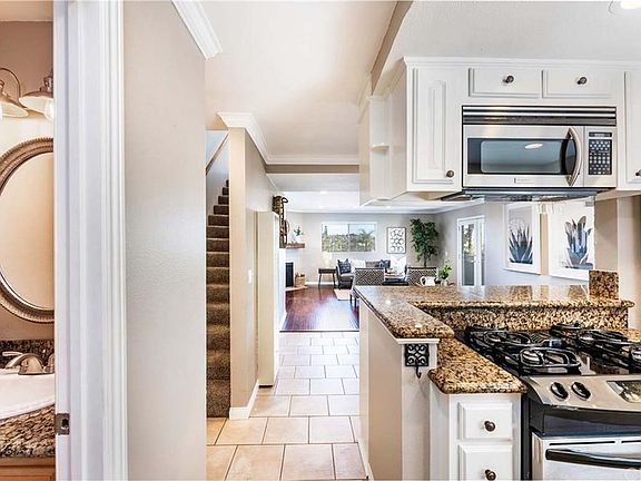 3rd image of 1001 Belmont Ave Unit 302