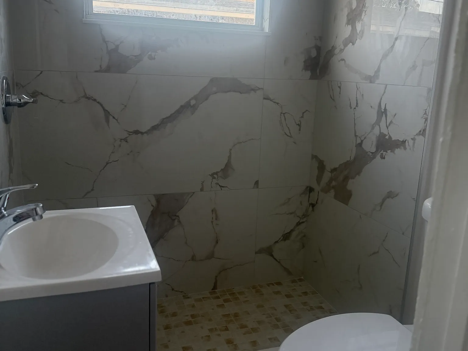 3 bed, 900 sqft, $2,200 — Photo 3