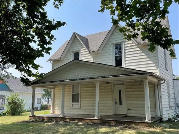 910 Liberty St, Oskaloosa, KS 66066