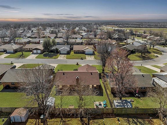 2nd image of 10445 Birkenhead Rd