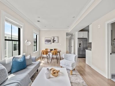 303 Maverick St #PENTHOUSE, Boston, MA, 02128