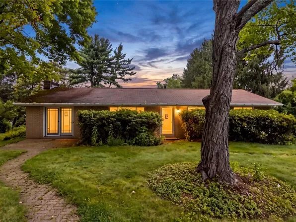 106 Oak Hill Dr, Valencia, PA 16059