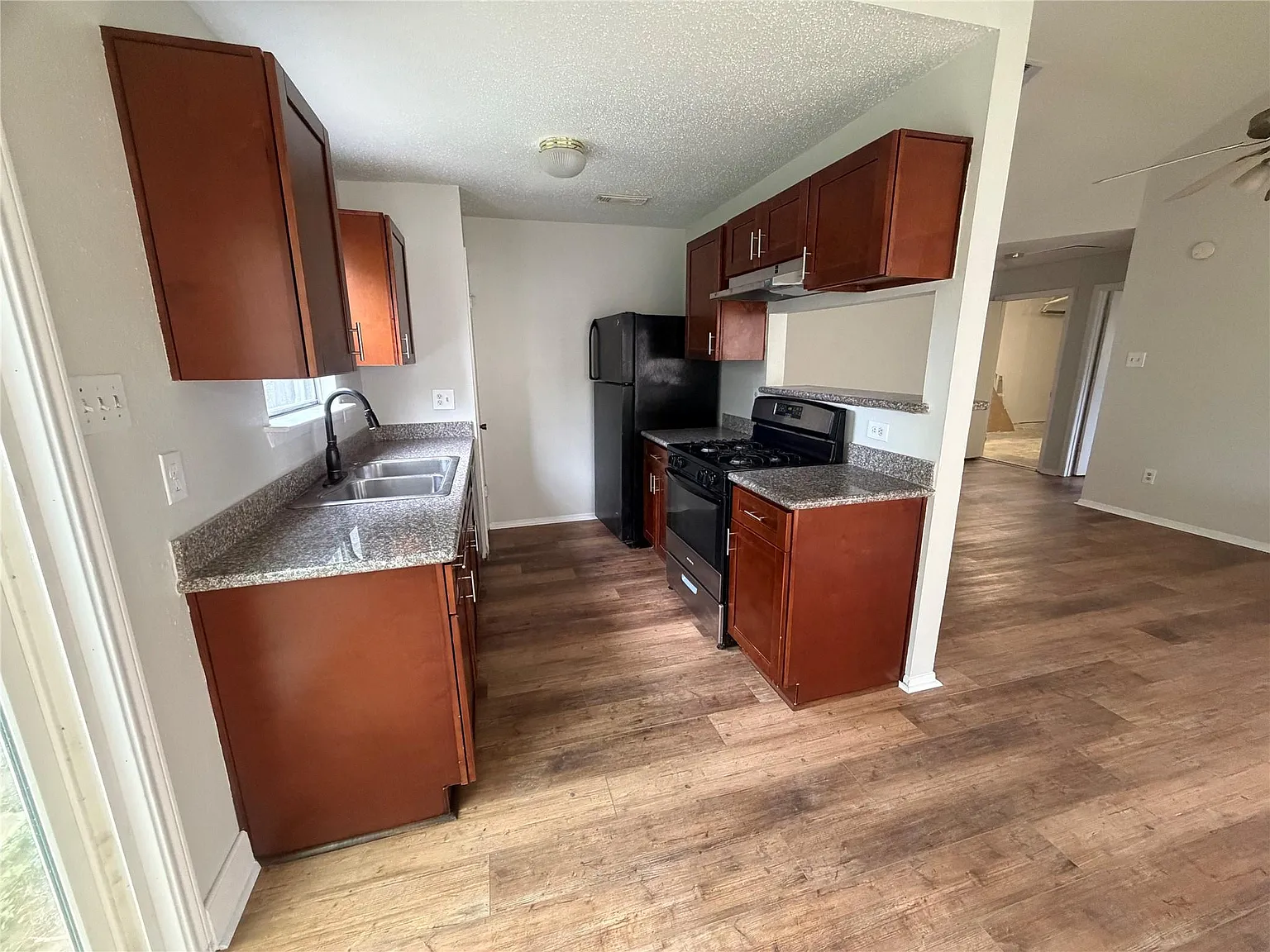 2 bed, 1.0 bath, 820 sqft, $1,650 — Photo 4
