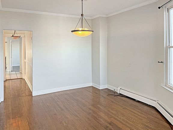 4th image of 825 Beloit Ave #2